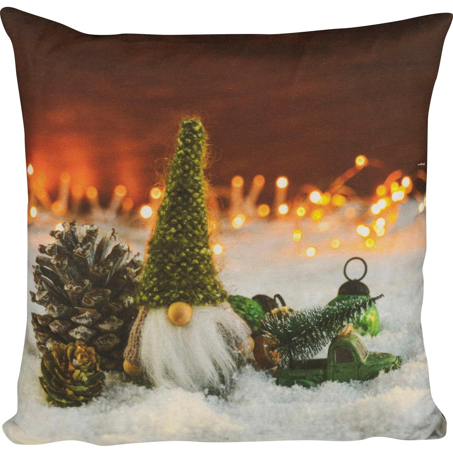 Kissenhülle mit Wichtel mit grüner Zipfelmütze und langem weissem Bart und Lichterketten im Hintergrund.