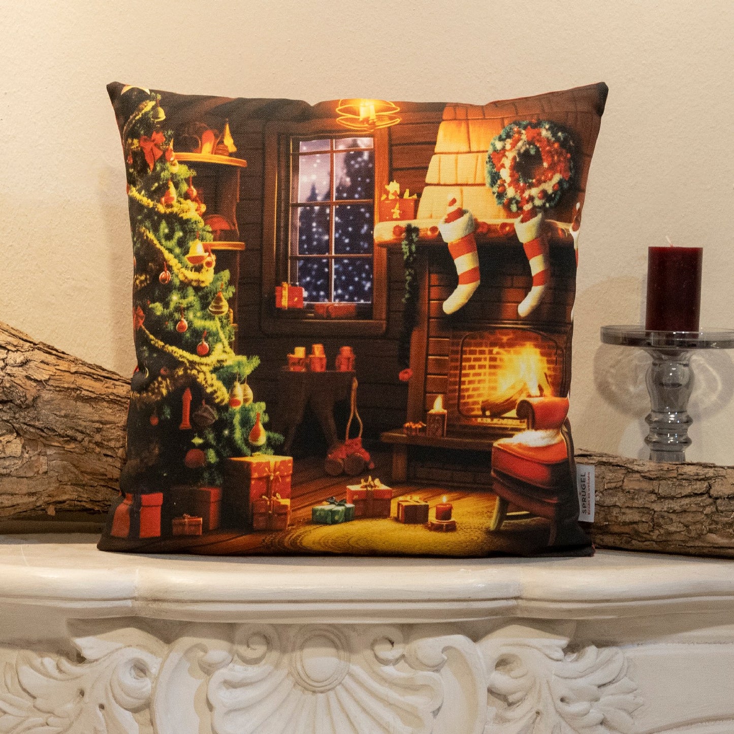 Kissenhülle mit weihnachtlichem Kaminzimmer - Fotoprint - Navidad Sweet Home - SPRÜGEL
