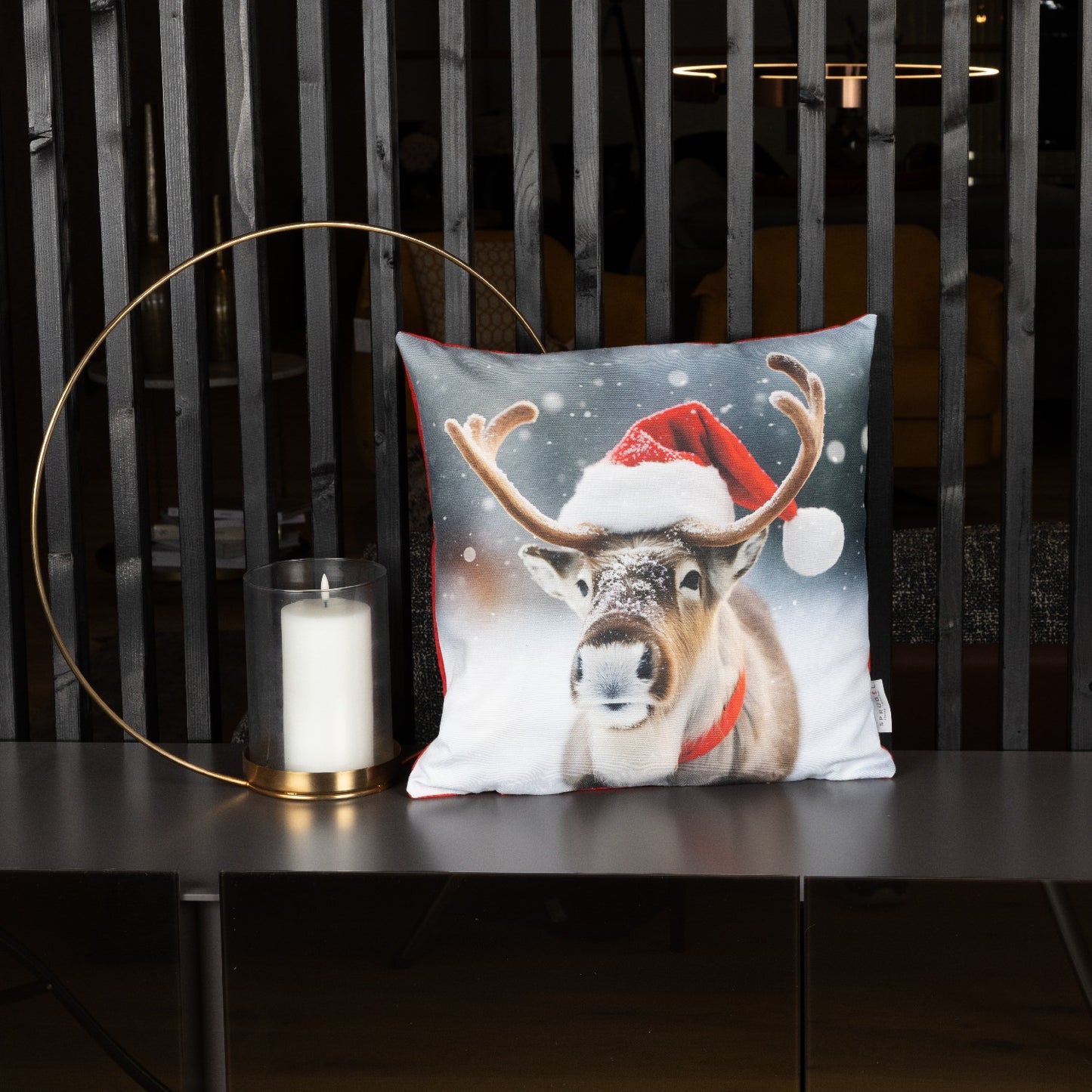 weihnachtliche Fotodruck Kissenhülle Elch mit einer Nikolausmütze - Winter Moose - SPRÜGEL