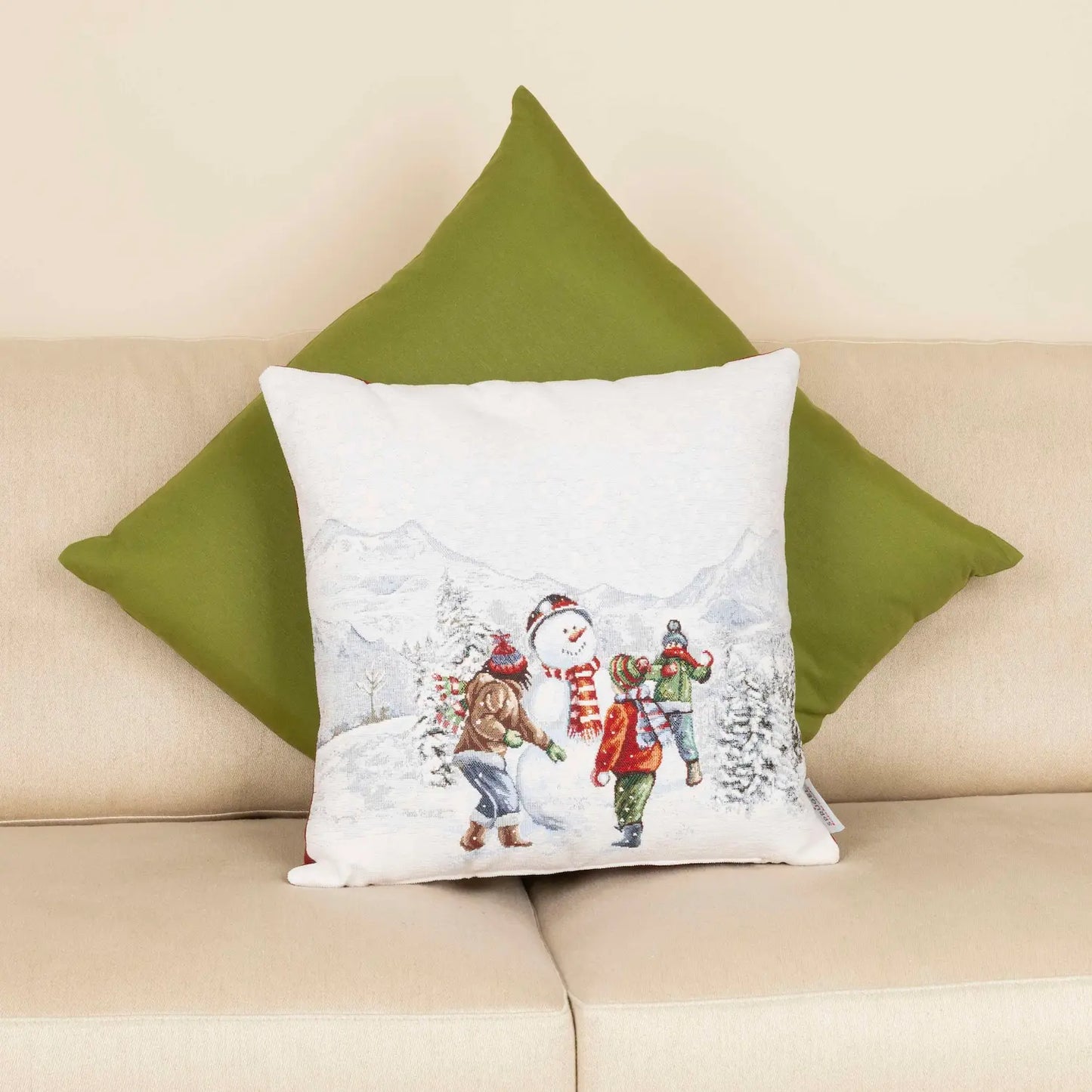 Kissen von Bild 1 und 2 auf hellem Sofa