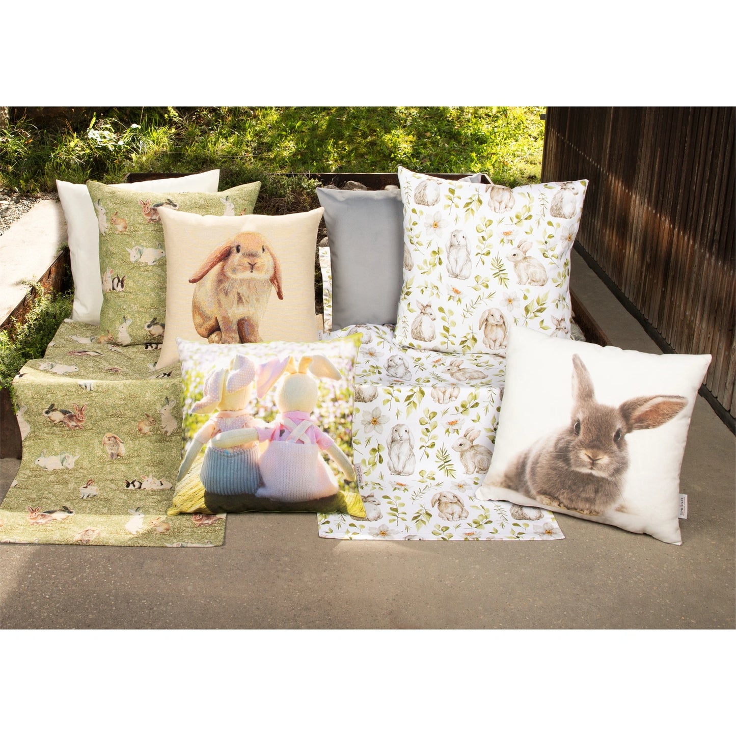 Mitteldecke mit Hasen im Garten - Rabbit Garden 85x85 cm