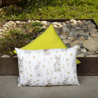 Kissenhülle mit Hasen im Blütenregen - Juma Rabbit 40x60 cm