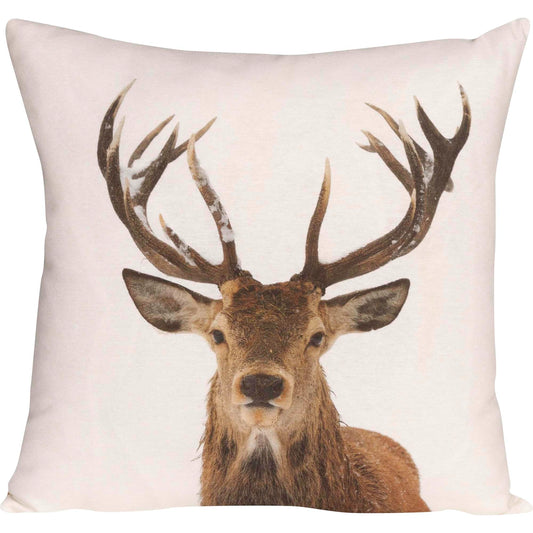 Kissenhülle mit verschneitem Hirsch-Motiv auf weissem Hintergrund