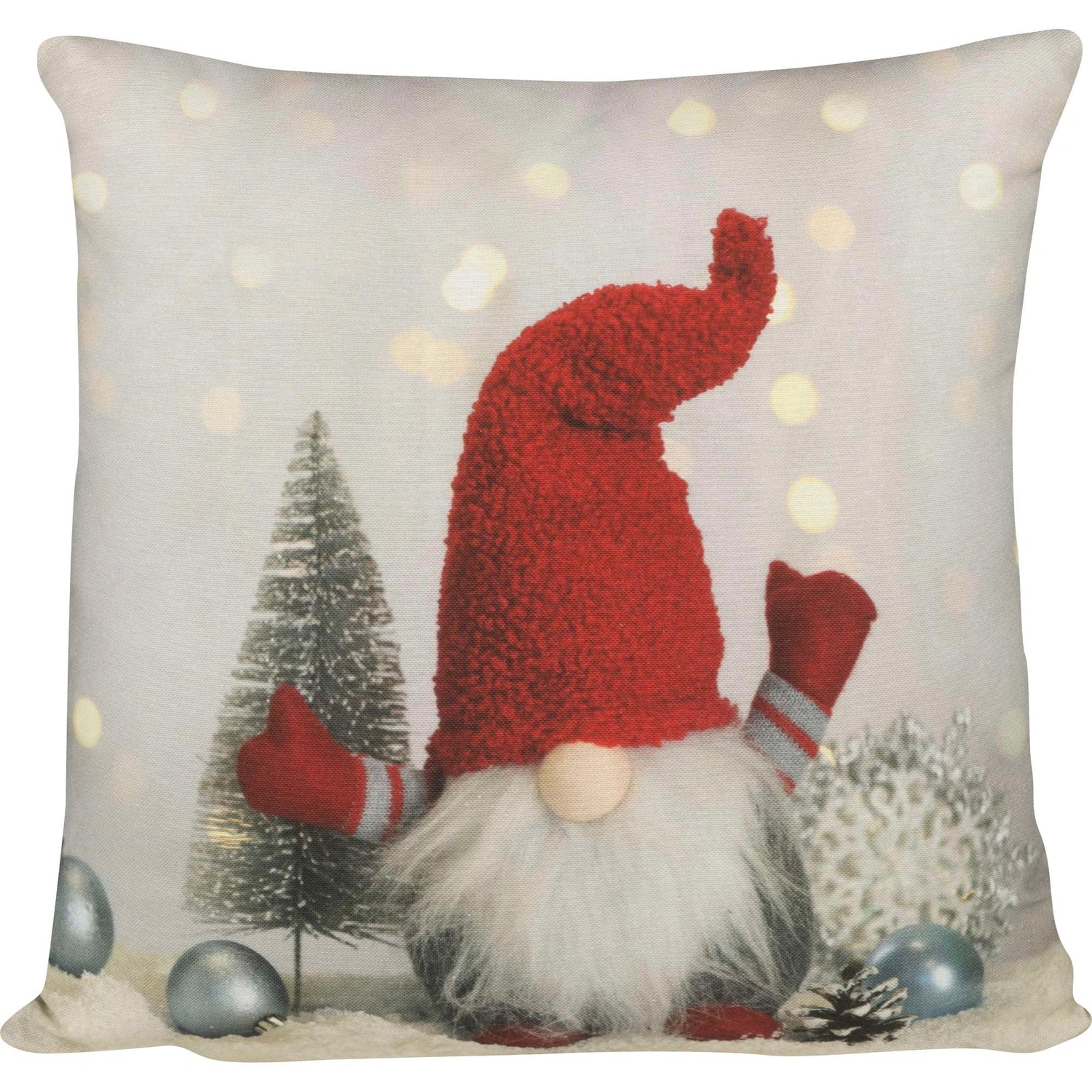 Kissenhülle mit weissem Hintergrund und kleinem Wichtel mit roter Mütze im Vordergrund umgeben von blauen Dekokugeln und einem Tannenbaum