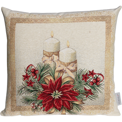 Quadratische Gobelin Kissenhülle mit weihnachtlichem Motiv: zwei helle Kerzen umgeben von roten Weihnachtssternen, Tannenzweigen und goldenen Ornamenten.