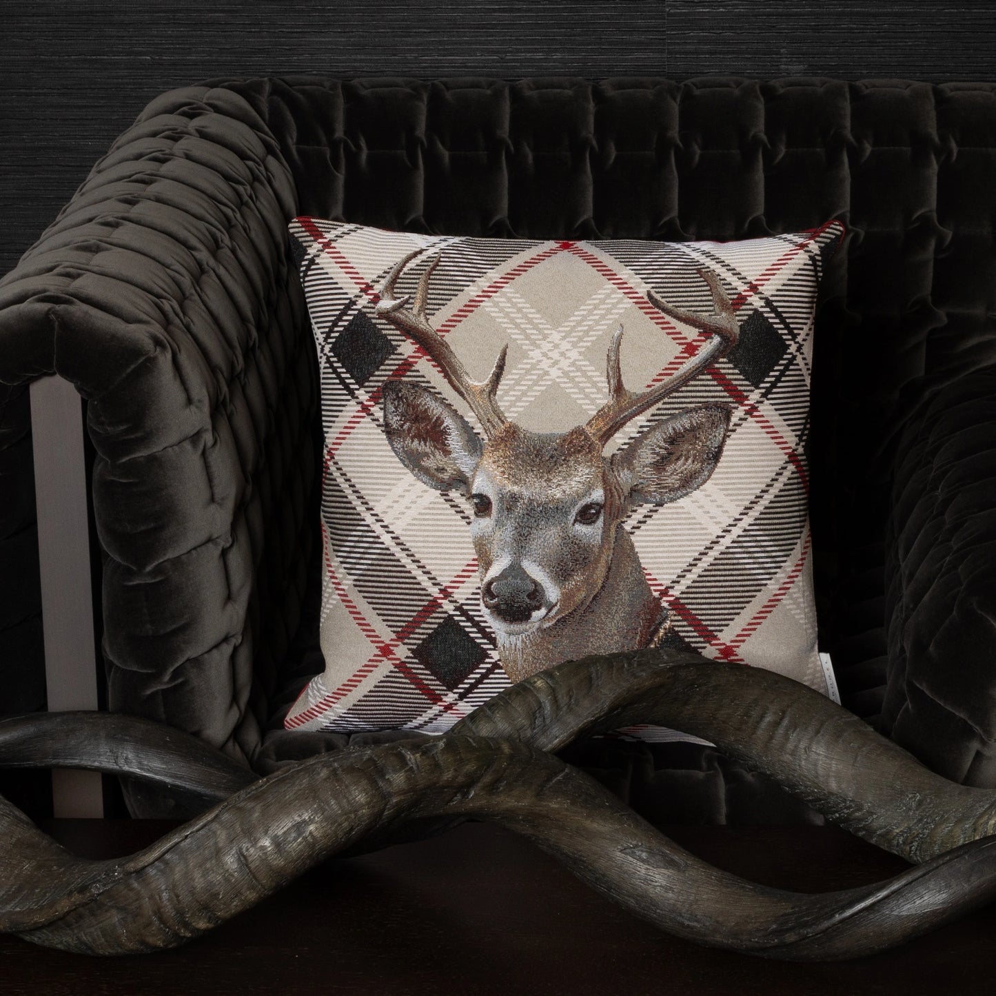 Gobelin Kissenhülle mit Hirsch im Chalet-Stil - Check Deer beige 45x45 cm