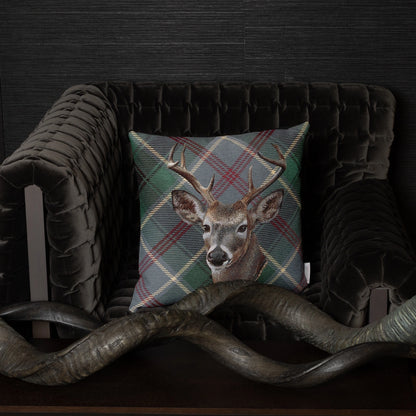 Gobelin Kissenhülle mit Hirsch im Chalet-Stil - Check Deer grün 45x45 cm