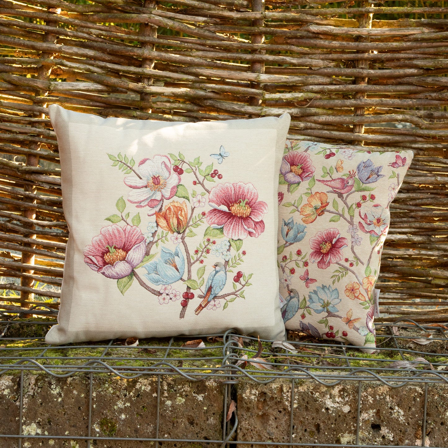 Gobelin Kissenhülle Vogel im Blütenparadies 50x50 cm