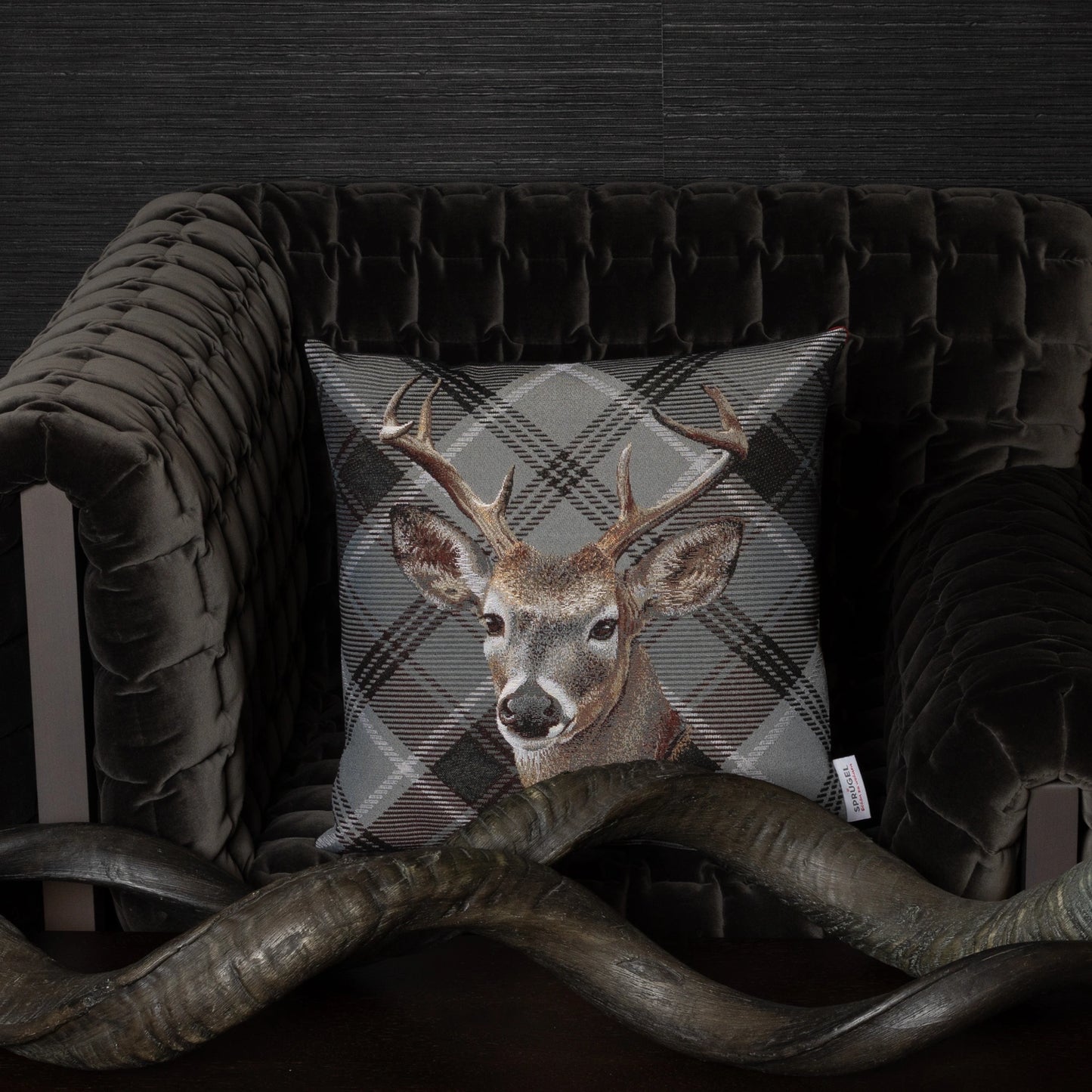 Gobelin Kissenhülle mit Hirsch im Chalet-Stil - Check Deer grau 45x45 cm