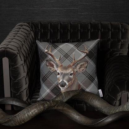 Gobelin Kissenhülle mit Hirsch im Chalet-Stil - Check Deer grau 45x45 cm