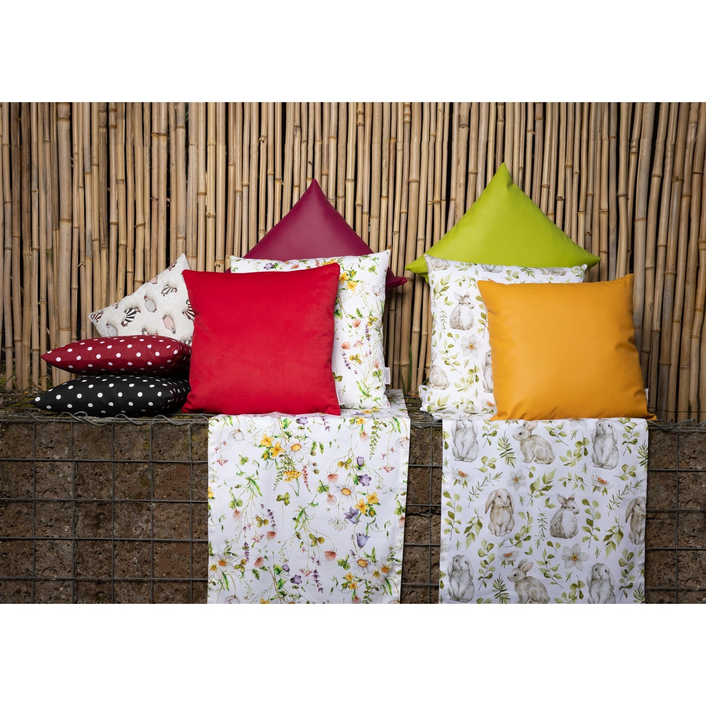 Tischläufer mit Hasen und botanischen Zweigen - Rabbit Herbage 40x90 cm