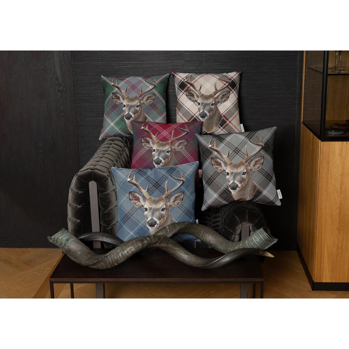 Gobelin Kissenhülle mit Hirsch im Chalet-Stil - Check Deer grün 45x45 cm
