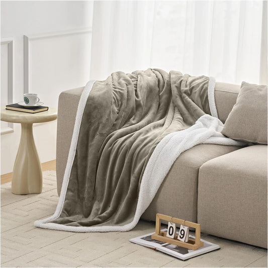 Kuschelige Sherpa Uni-Wohndecke taupe