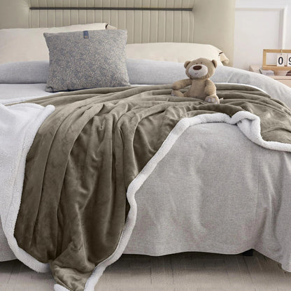 Kuschelige Sherpa Uni-Wohndecke taupe